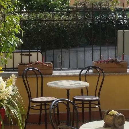 Serena Hotel 2*